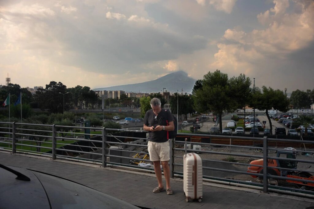 Éruption de l'Etna, chaos aérien en Sicile : l'escale à l'aéroport de Catane prolongée jusqu'à 2 heures du matin le 14 août