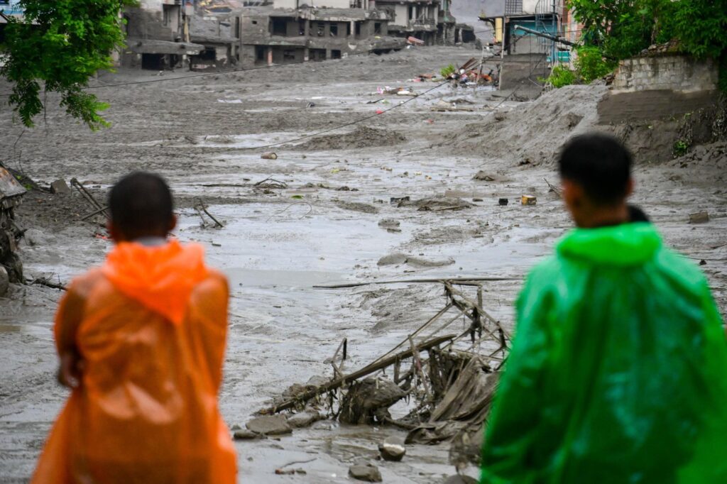 Inondations au Népal, le bilan s'élève à 579 morts : trois Italiens toujours portés disparus