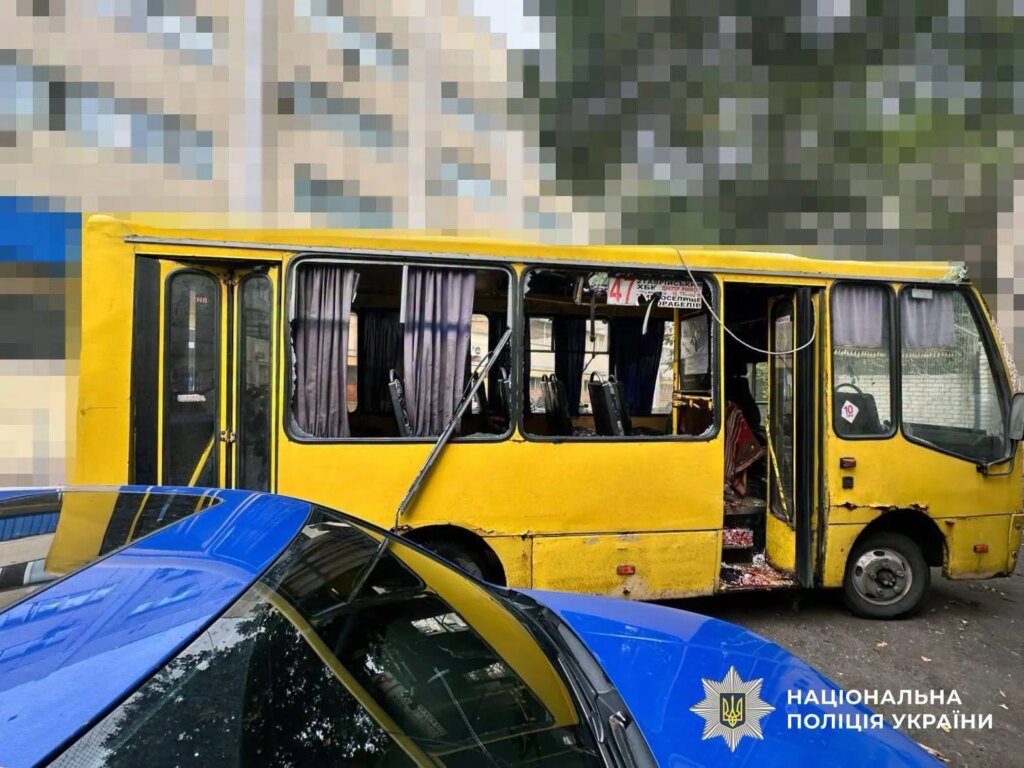 L'Ukraine et la Russie attaquent des minibus à Kherson : 4 morts. Zaporizhzhia a également été touchée