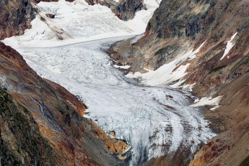 Les « virus zombies » cachés dans la glace, sont-ils dangereux ? Ce que dit l'expert