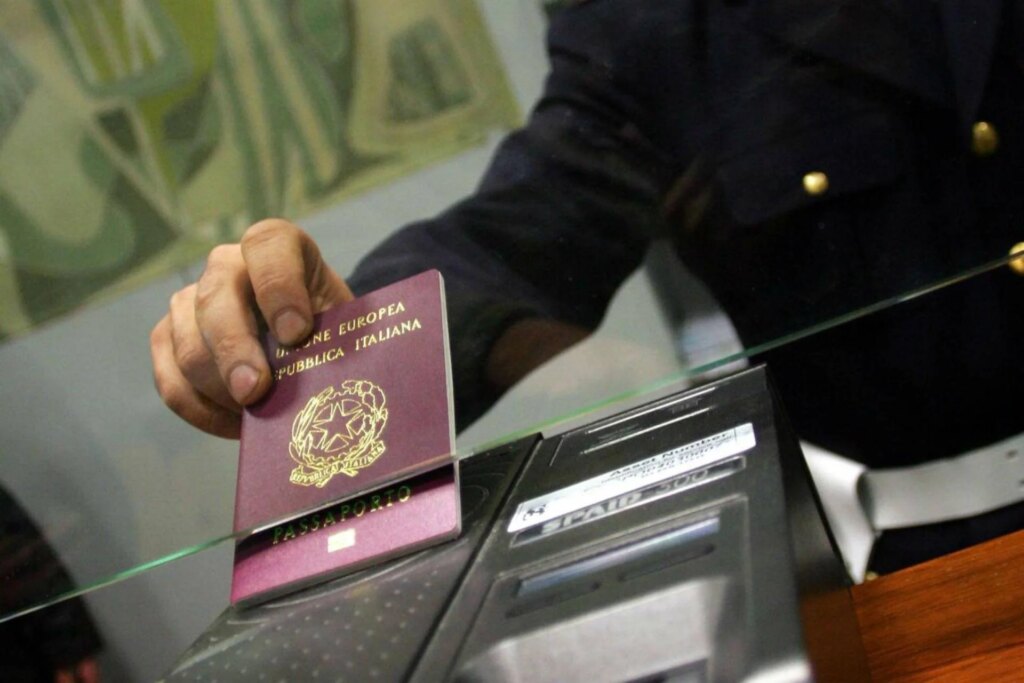 Migrants, choc Italie-Espagne. Rome rejette l'ultimatum, Madrid rétablit les contrôles