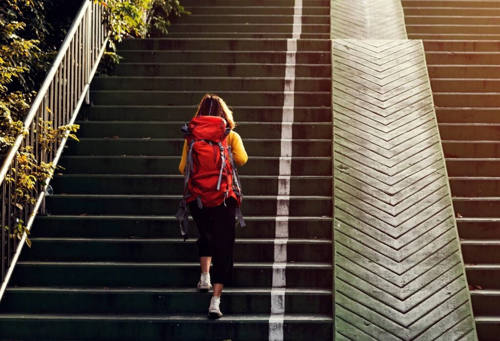 Moins de risque de crise cardiaque et d'accident vasculaire cérébral, voici pourquoi prendre les escaliers prolonge la vie : étude