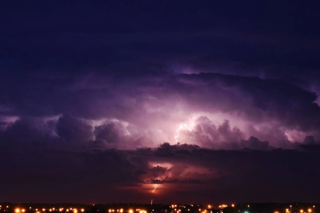 Non seulement des avertissements de chaleur extrême, des avertissements d'orages sont déclenchés dans le Centre-Sud