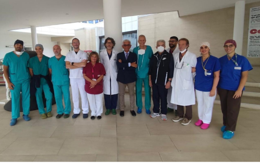 Transplantations, doubles poumons et remplacement de la valvule mitrale en une seule opération à Milan