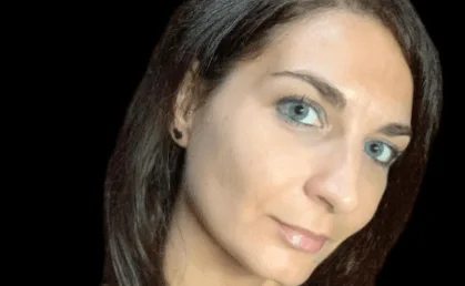Venise, il tue son ex-petite amie puis rentre chez lui et se pend. Elle l'avait déjà dénoncé