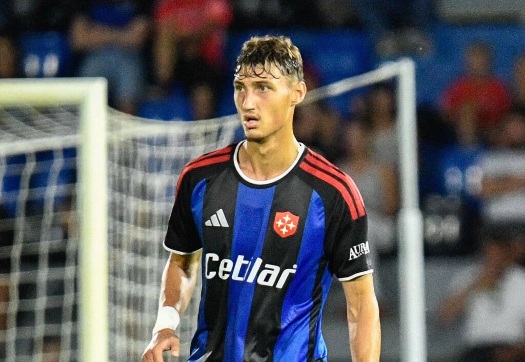 Bozhinov et la maladie sur le terrain lors de Juve Stabia-Pise, Bassetti attaque : "Avec la chaleur, les matches à 15h sont un risque pour la santé"