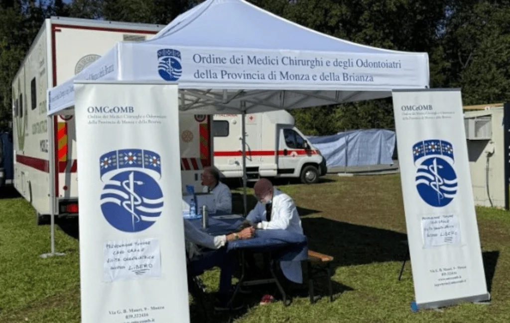 L'IA et l'intelligence artificielle en bonne voie avec les dentistes contre les tumeurs de la cavité buccale à Monza