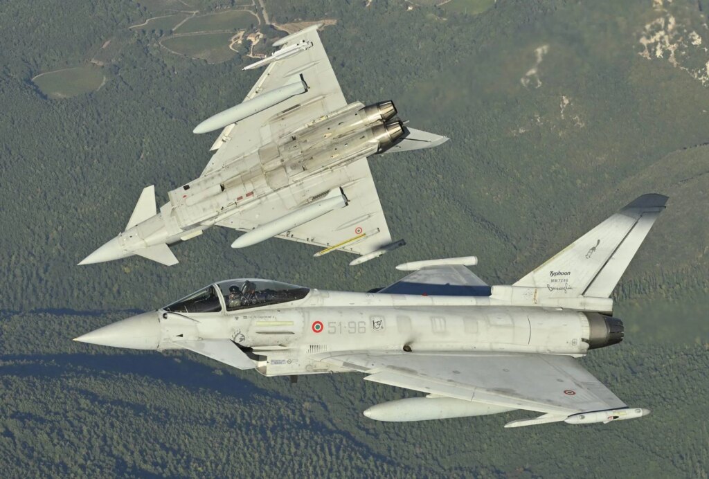 Les combattants italiens de l'OTAN abattent un drone en Lituanie. Crosetto : "C'était probablement russe"