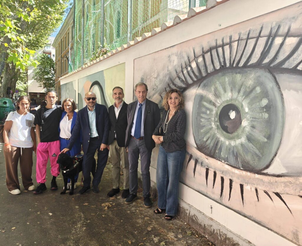"Si belle que... même un aveugle peut la voir", une fresque murale en relief à Rome pour permettre à la vue même aux aveugles et aux malvoyants