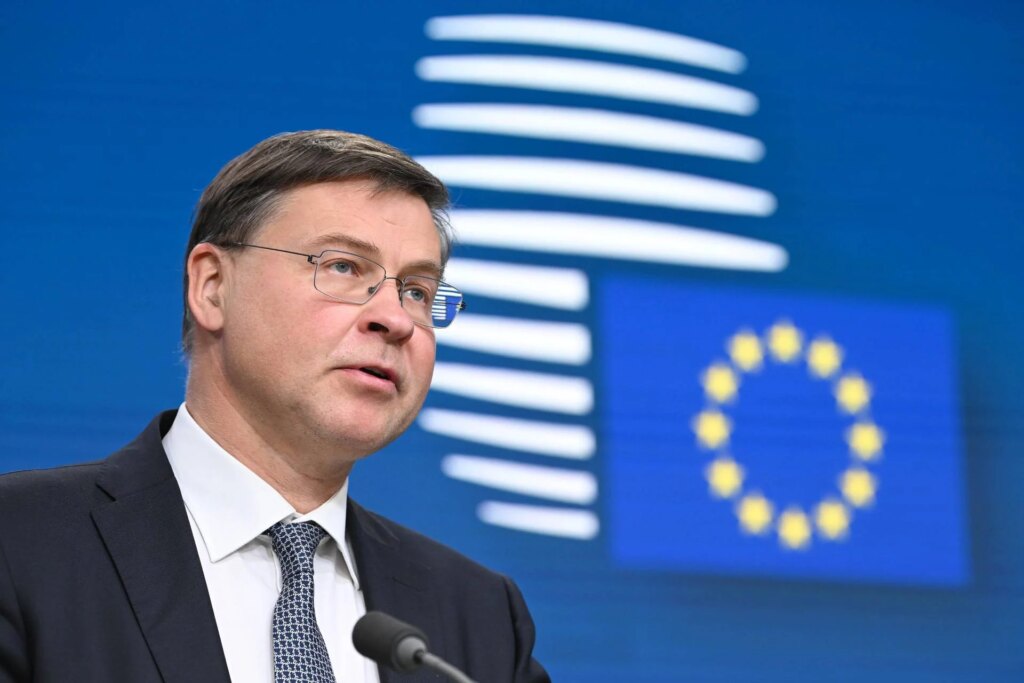 Taxe automobile, Dombrovskis : "Il y a de la marge dans la gestion des fonds européens"