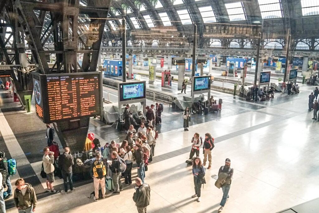 Grèves, premier arrêt général le 2 octobre : trains, écoles et soins de santé, toutes les dates