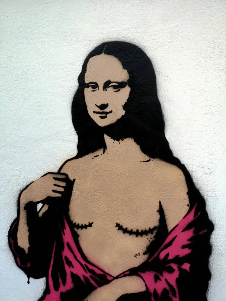 Journée mondiale du cancer du sein, fresque murale avec Mona Lisa avec mastectomie à Milan devant l'Int
