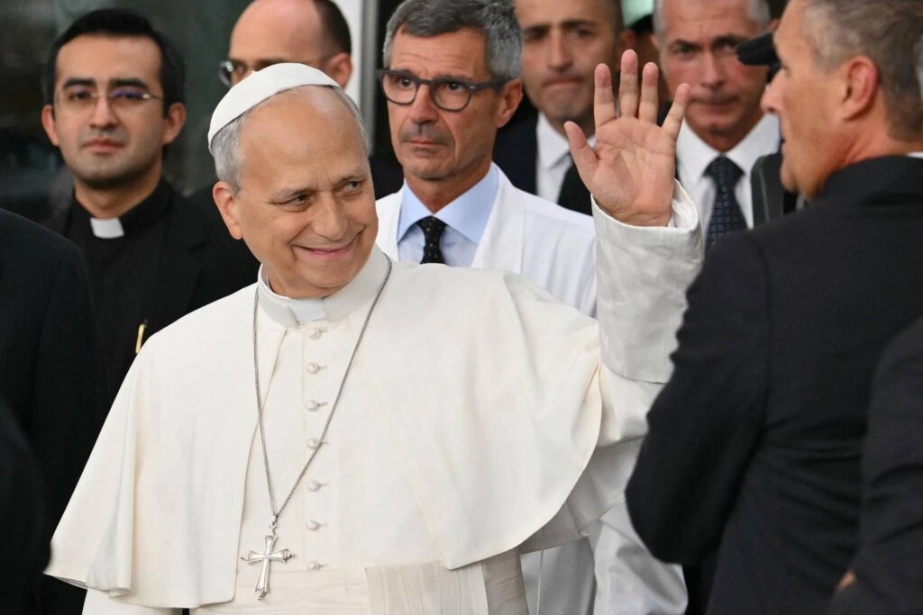 Le pape Léon a démissionné dimanche de Gemelli, Angelus à Saint-Pierre. Le chirurgien : "Il peut voyager"