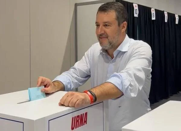 Salvini réélu secrétaire de la Ligue avec 465 voix : Garavaglia s'arrête à 146