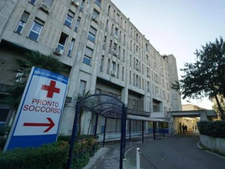 Un balcon s'effondre à Naples, quatre blessés : deux sont hospitalisés sous code rouge