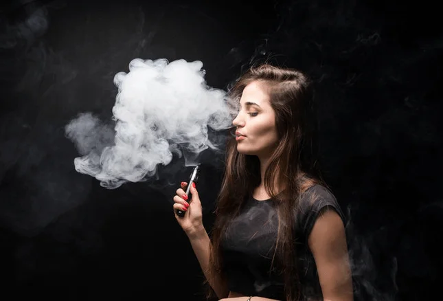 Vapotage chez les adolescents, experts Simri : « Attention à l'addiction déguisée à la nicotine »